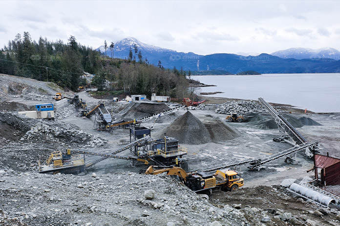 加拿大550吨/小时花岗岩破碎生产线